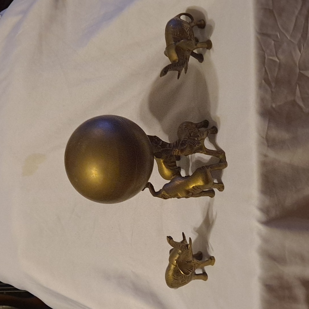 Metal Elephants w/Ball 4pc Mini Ornaments